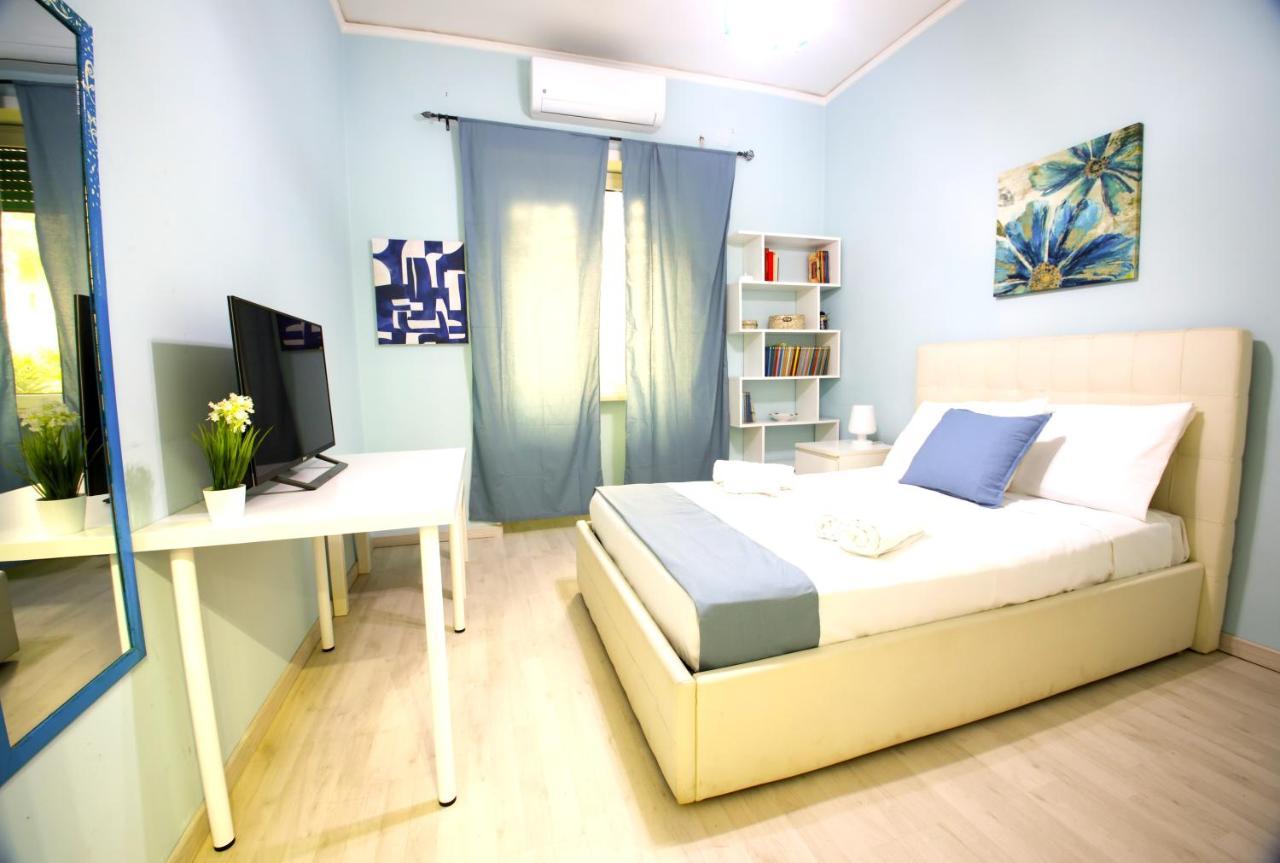 Hostly - Vittoria House - Near The Center With Private Parking Apartment Naples Exterior photo